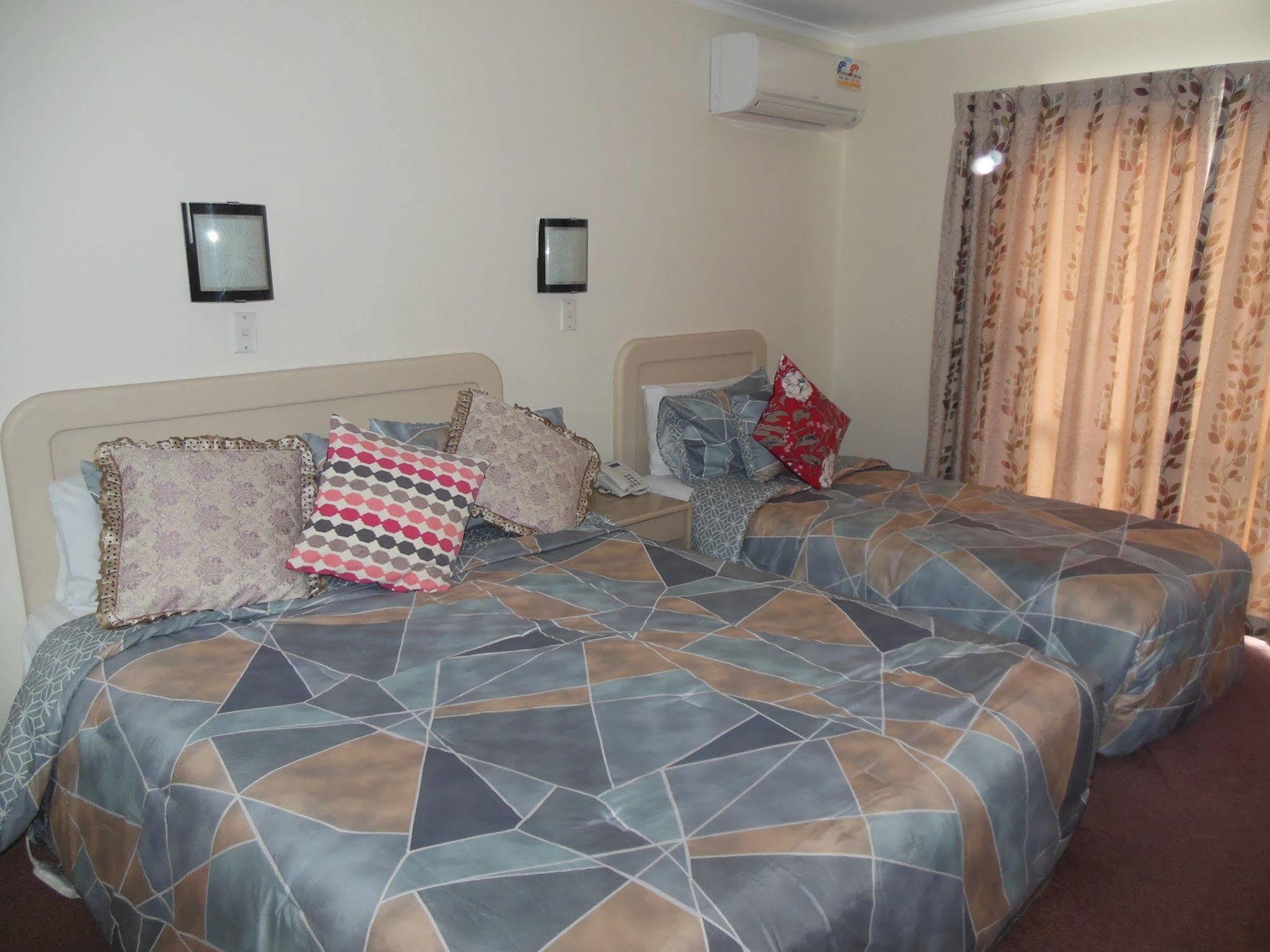 Asure Camelot Arms Motor Lodge Auckland Bagian luar foto